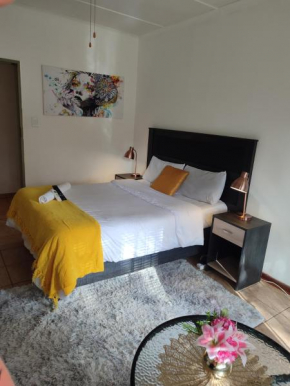 Cosy Self-Catering Bachelor Apartment